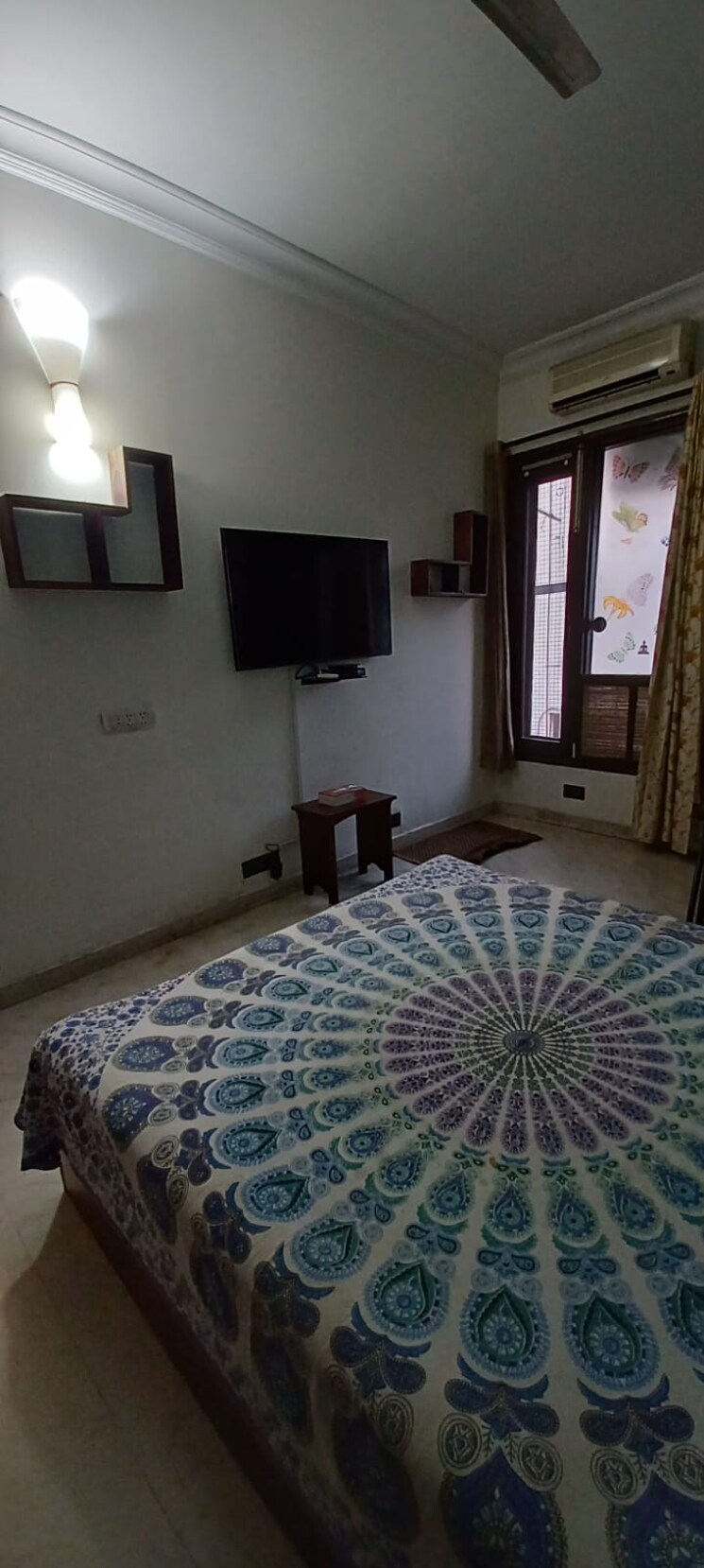 Bedroom, defence colony 3 Bedroom 2000 Sq.Ft. Builder Floor In Defence Colony Delhi 7917689