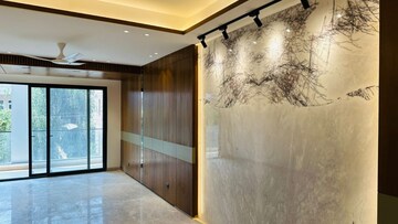 Room in 4 BHK Builder Floor at Unitech South City 1, South City 1 – for Sale