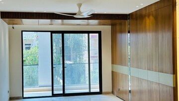 Room in 4 BHK Builder Floor at Unitech South City 1, South City 1 – for Sale