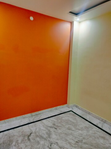 Room in 2 BHK Builder Floor at Gomti Nagar – for Rent