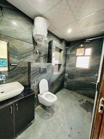 Bathroom in 2.5 BHK Builder Floor at Ansals Flexi Homes, Sector 57 – for Rent
