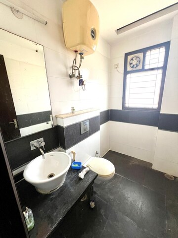 Master Bedroom in 3 BHK Builder Floor at Ardee City, Sector 52 – for Rent