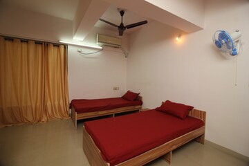 Room in  Pg at Lower Parel – for Rent