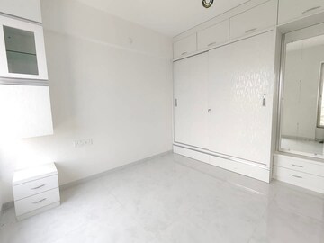 Master Bedroom in 2 BHK Apartment at Tingre Nagar – for Rent