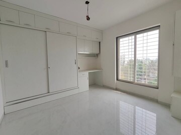 Room in 2 BHK Apartment at Tingre Nagar – for Rent