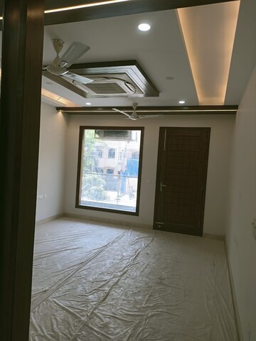 Room in 4 BHK Builder Floor at Palam Vihar Residents Association, Palam Vihar – for Rent
