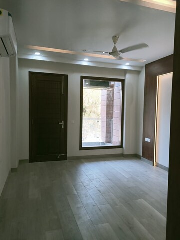 Master Bedroom in 4 BHK Builder Floor at Palam Vihar Residents Association, Palam Vihar – for Rent
