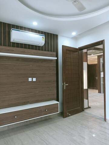 Room in 4 BHK Builder Floor at Palam Vihar Residents Association, Palam Vihar – for Rent