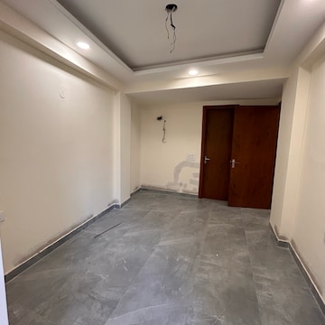 Room in 3 BHK Builder Floor at Palm Residency Chhatarpur, Rajpur Khurd Extension – for Rent
