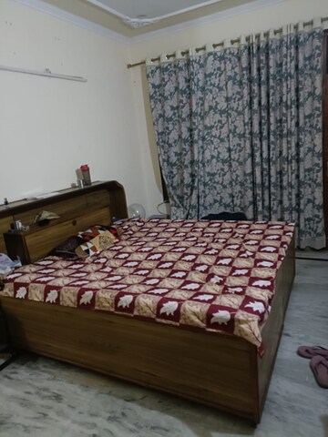 Master Bedroom in 3 BHK Builder Floor at Sector 69 – for Rent