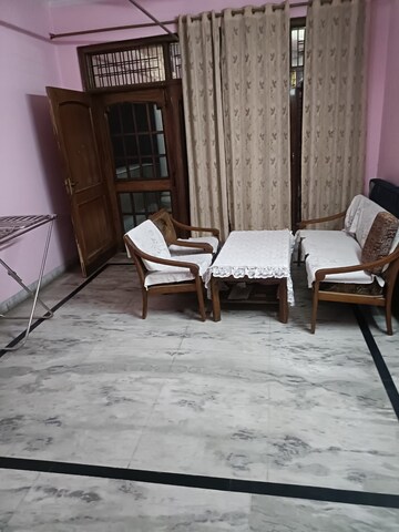 Living Room in 3 BHK Builder Floor at Sector 69 – for Rent