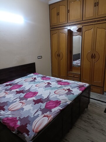 Bedroom in 3 BHK Builder Floor at Sector 69 – for Rent