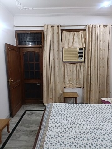 Bedroom in 3 BHK Builder Floor at Sector 69 – for Rent