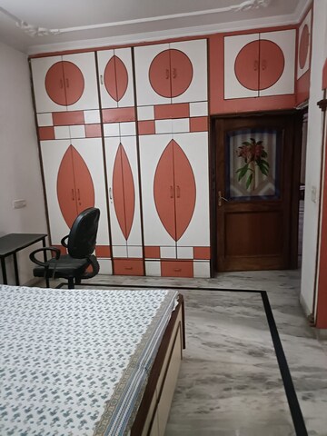 Bedroom in 3 BHK Builder Floor at Sector 69 – for Rent