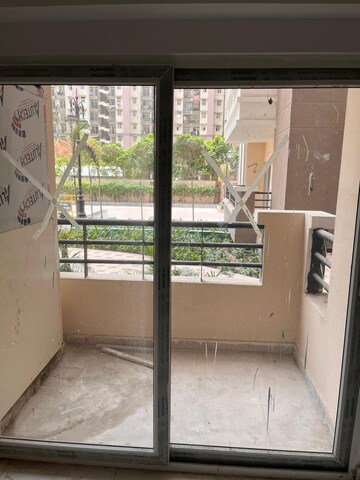 Room in 4 BHK Apartment at Migsun Twinz, Eta Ii Greater Noida – for Rent
