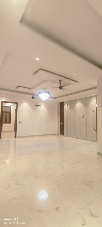 Room in 3 BHK Builder Floor at Doctors Park, Vasundhara Sector 10 – for Sale