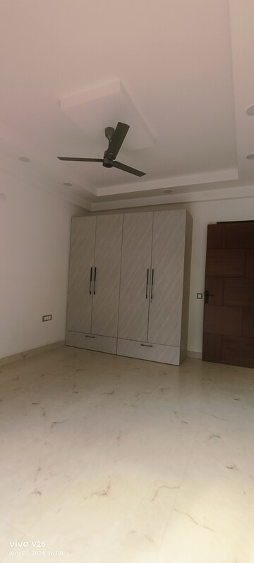 Room in 3 BHK Builder Floor at Doctors Park, Vasundhara Sector 10 – for Sale
