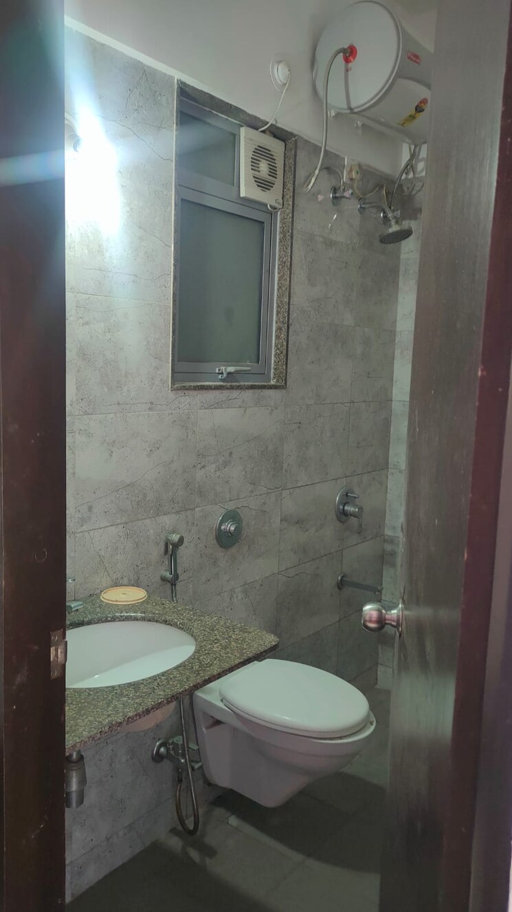Bathroom, amanora-future-towers 2 Bedroom 966 Sq.Ft. Apartment In Hadapsar Pune 7917892