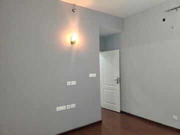 Room in 2 BHK Apartment at Supertech Hues, Sector 68 – for Rent