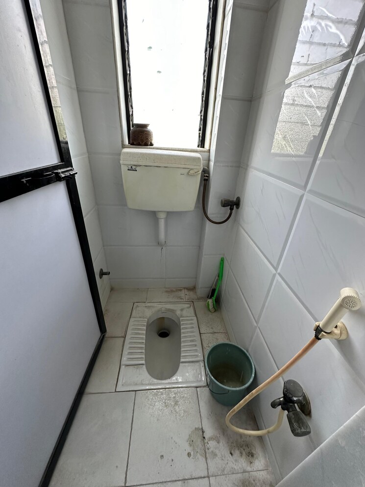 Bathroom, ashish-chs-andheri 1 Bedroom 400 Sq.Ft. Apartment In Andheri West Mumbai 7918027