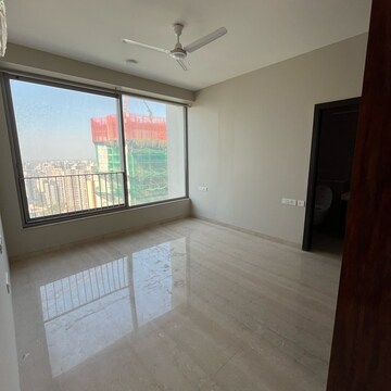 Room in 4 BHK Apartment at Oberoi Sky City, Khande Rao Dongari – for Rent