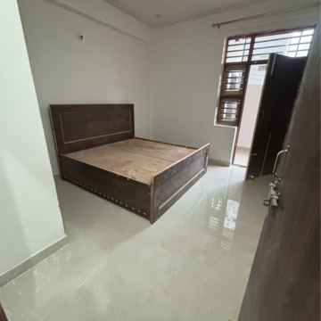 Room in 2 BHK Builder Floor at Sector 23a – for Rent