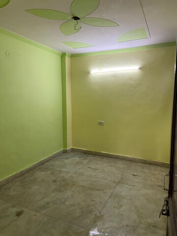 Room in 4 BHK Builder Floor at Shakarpur – for Sale