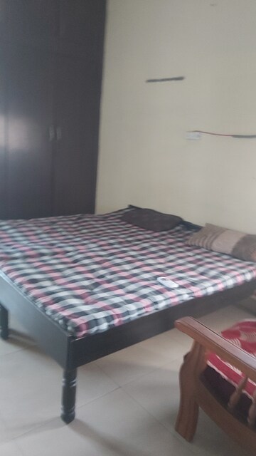 Bedroom in 2.5 BHK Apartment at Mayur Vihar 1 – for Rent