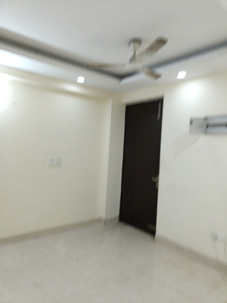 Room, vasant kunj 3 Bedroom 1100 Sq.Ft. Builder Floor In Vasant Kunj Delhi 7918247