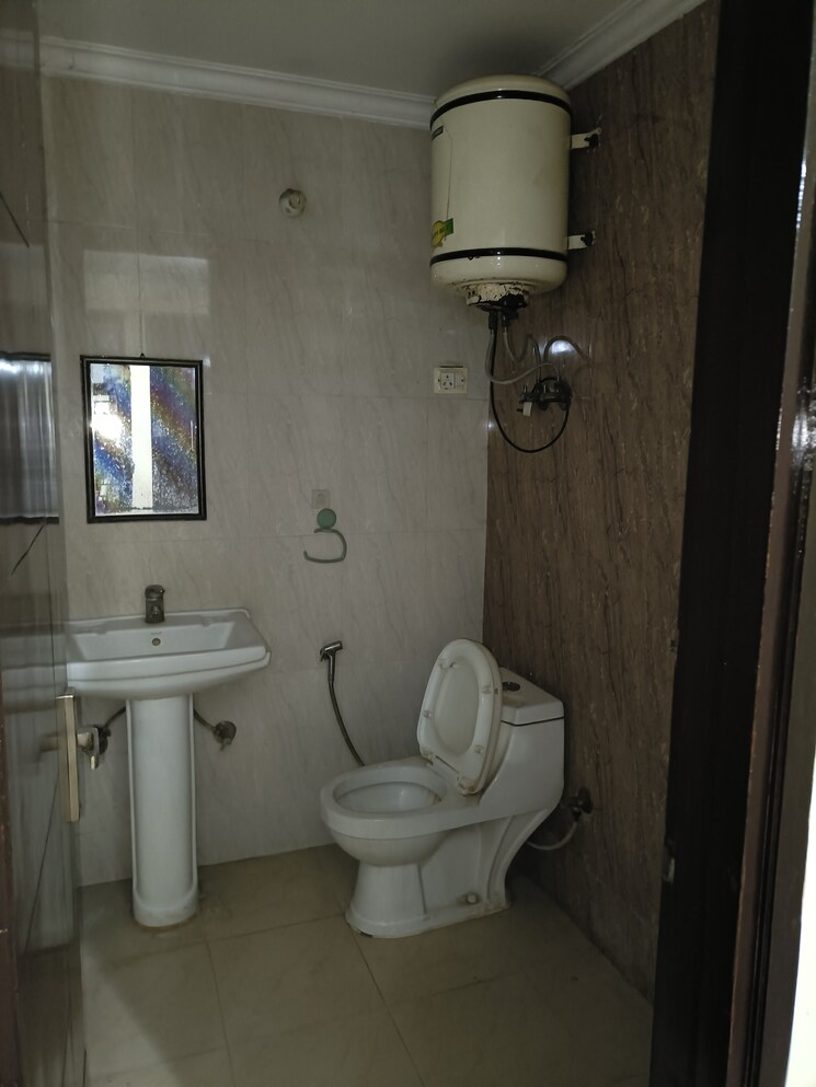 Bathroom, vasant kunj 3 Bedroom 1100 Sq.Ft. Builder Floor In Vasant Kunj Delhi 7918247