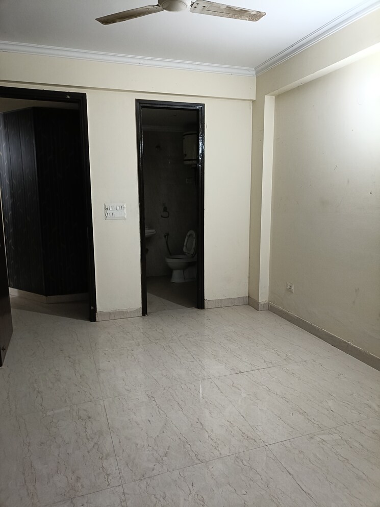 Room, vasant kunj 3 Bedroom 1100 Sq.Ft. Builder Floor In Vasant Kunj Delhi 7918247