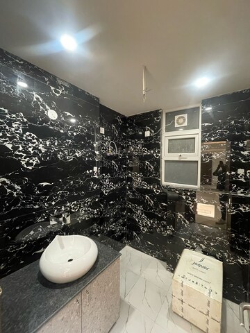 Parking in 6+ BHK Independent House at Ansal Sushant Floors, Sushant Lok ii – for Sale
