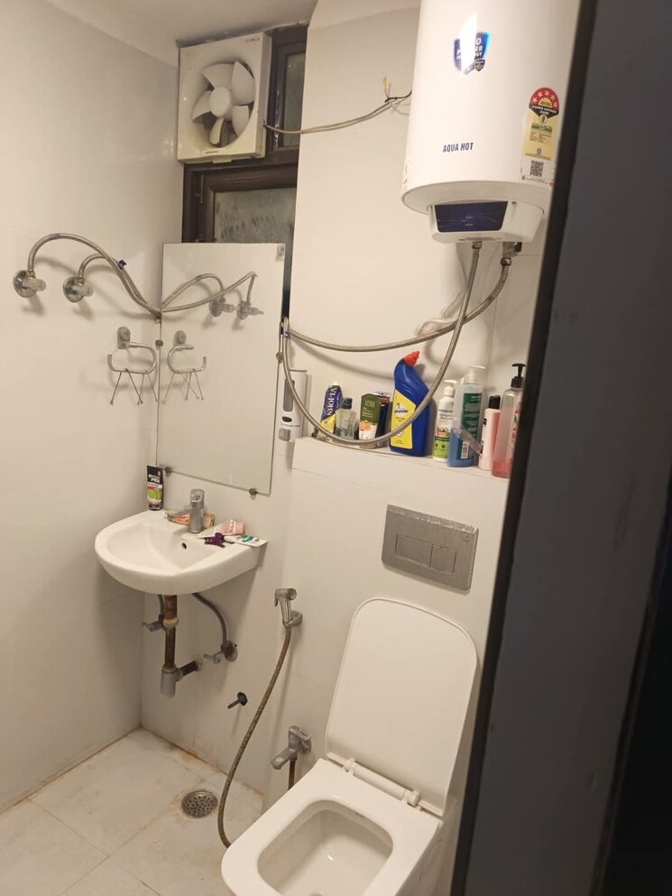 Bathroom, ansal-plaza-sector-23 6+ Bedroom 4200 Sq.Ft. Independent House In Sector 23 Gurgaon 7918289