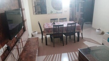 Living Room in 2 BHK Apartment at Gomti Nagar – for Rent