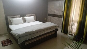 Bedroom in 2 BHK Apartment at Gomti Nagar – for Rent