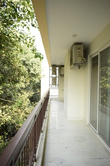 Balcony in 3 BHK Builder Floor at South Extension ii – for Rent