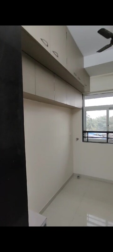 Room in 2 BHK Apartment at Ghatkopar East – for Rent