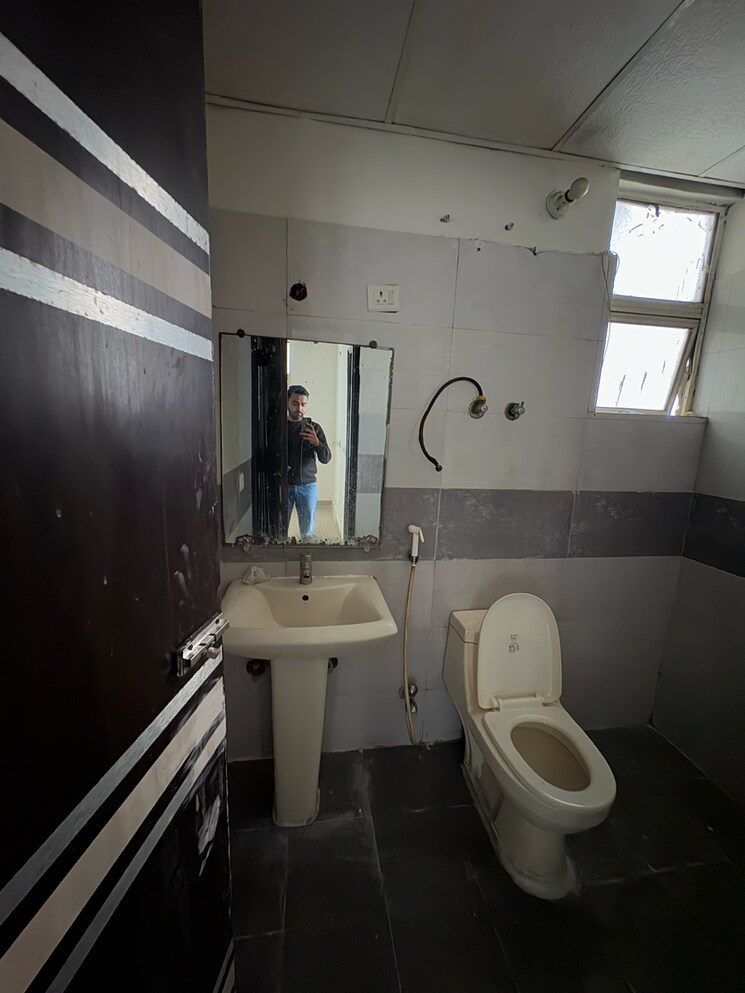 Attached Bathroom, mr-proview-shalimar-city 2 Bedroom 1082 Sq.Ft. Apartment In Avantika Extension Ghaziabad 7918410