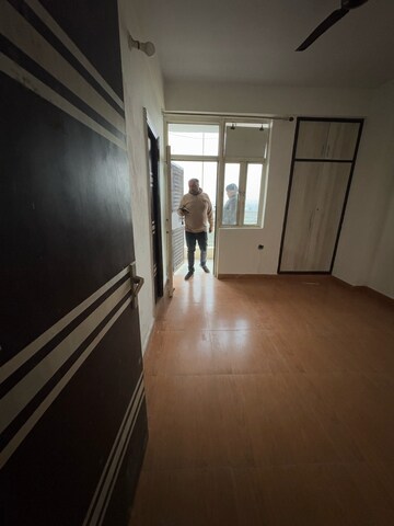 Room in 2 BHK Apartment at MR Proview Shalimar City, Avantika Extension – for Sale