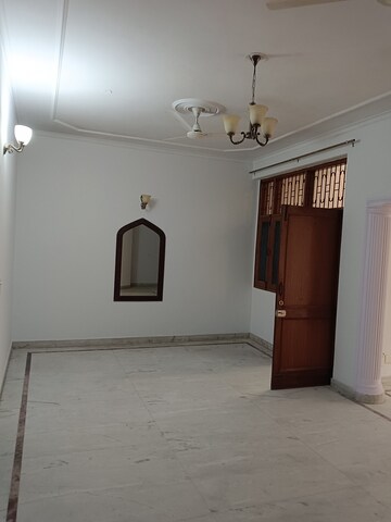 Room in 1 RK Villa at Tulip Mall, Sector 46 – for Rent
