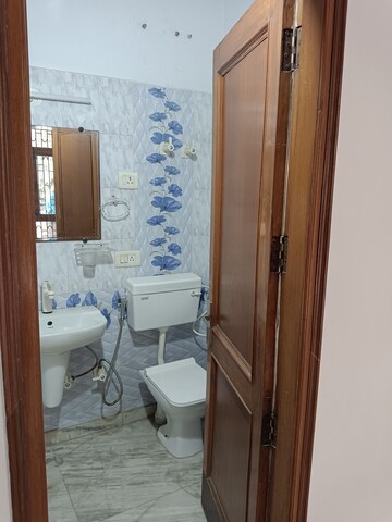 Bathroom in 1 RK Villa at Tulip Mall, Sector 46 – for Rent