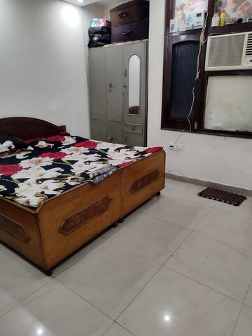 Master Bedroom in 3 BHK Builder Floor at Chahak Plaza, Shakti Khand – for Sale