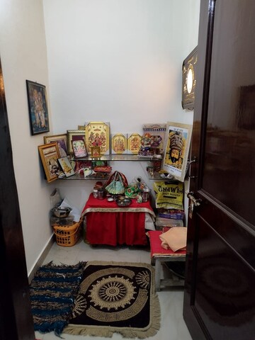 Furnished Amenities in 3 BHK Builder Floor at Chahak Plaza, Shakti Khand – for Sale