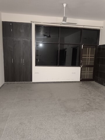 Room in 1 BHK Villa at Tulip Mall, Sector 46 – for Rent