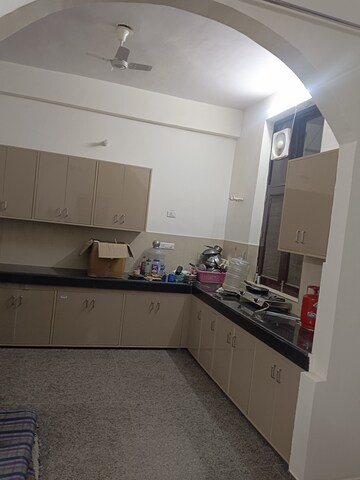 Kitchen in 1 BHK Villa at Tulip Mall, Sector 46 – for Rent