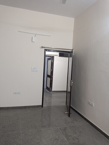 Room in 1 BHK Villa at Tulip Mall, Sector 46 – for Rent