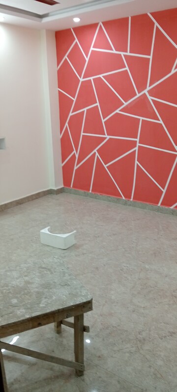 Room in 3 BHK Builder Floor at Govindpuri – for Rent