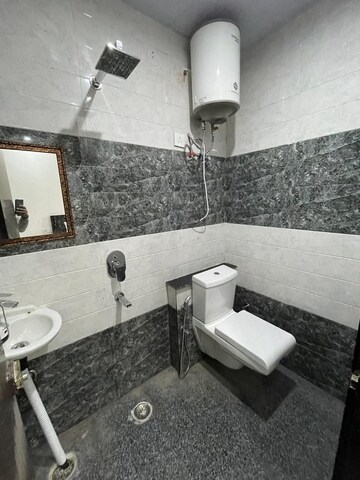 Bathroom in 2 BHK Builder Floor at Ansal Plaza Sector-23, Sector 23 – for Rent