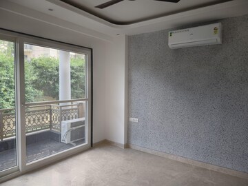 Room in 3 BHK Builder Floor at Emaar Marbella, Sector 66 – for Rent