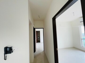 Room in 2 BHK Apartment at Lodha Amara, Kolshet Road – for Sale